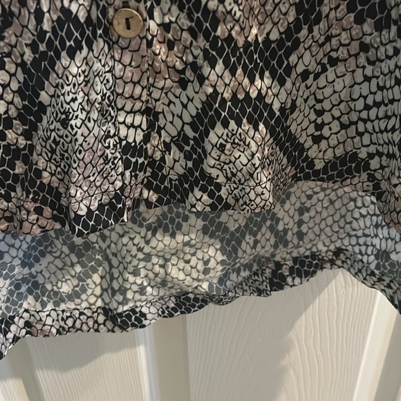 NWT, chaser, women’s silky cap sleeve dress, V-neck, button detail down front - Picture 2 of 11